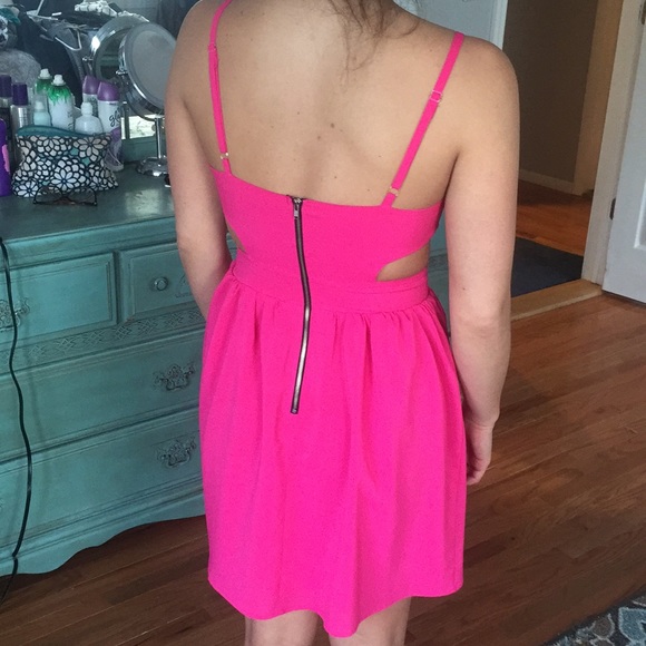 Pink cut out dress - Picture 2 of 2